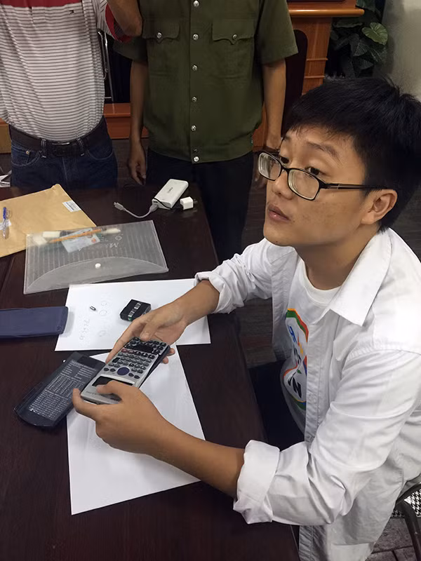 Phạm Xuân Lập cùng tang vật tại cơ quan CA. Phạm Xuân Lập cùng tang vật tại cơ quan CA.