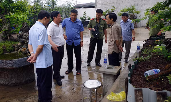 Một số hình ảnh về buổi kiểm tra hiện trường vụ án.