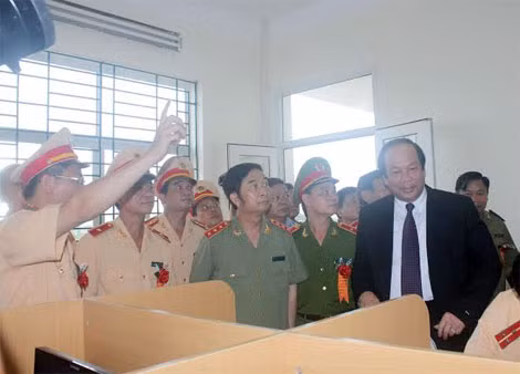 Thượng tướng Đặng Văn Hiếu thăm và kiểm tra cơ sở vật chất của Trung tâm.