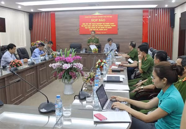 Lãnh đạo Cảnh sát PC&CC TP Hà Nội họp báo thông tin về Hội thi.