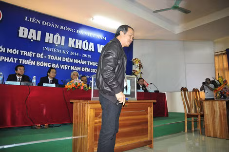 Bầu Đức nhắm vào ông Miura thì ít mà vào người "chống lưng" cho Miura thì nhiều? Ảnh: H.M.