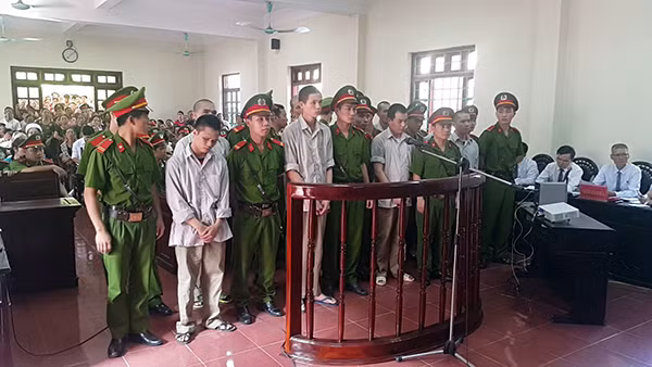 Các bị cáo tại phiên xét xử. Các bị cáo tại phiên xét xử.