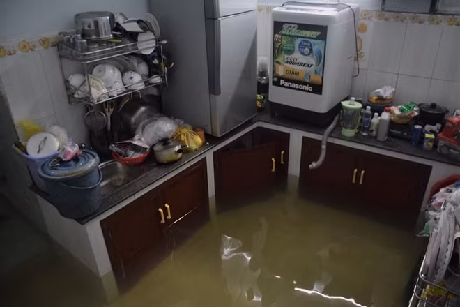 Tuy nhiên nước vẫn ngập sâu