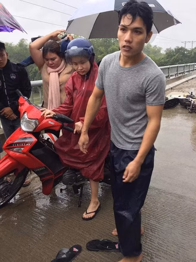 Hình ảnh anh Bồng sau khi cứu người