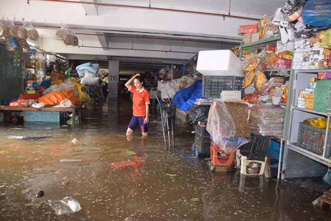 Người dân ngậm ngùi nhìn tài sản bị hư hỏng
