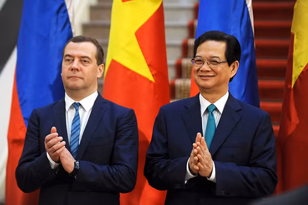 Thủ tướng Nguyễn Tấn Dũng tiếp Thủ tướng Nga Dmitry Medvedev trong chuyến thăm Hà Nội tháng 4/2015. Thủ tướng Nguyễn Tấn Dũng tiếp Thủ tướng Nga Dmitry Medvedev trong chuyến thăm Hà Nội tháng 4/2015.