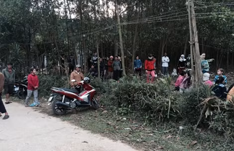 Người dân bàng hoàng trước vụ việc.