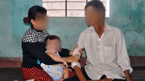 “Túng quẫn”, bố bán con gái sang Trung Quốc ảnh 2