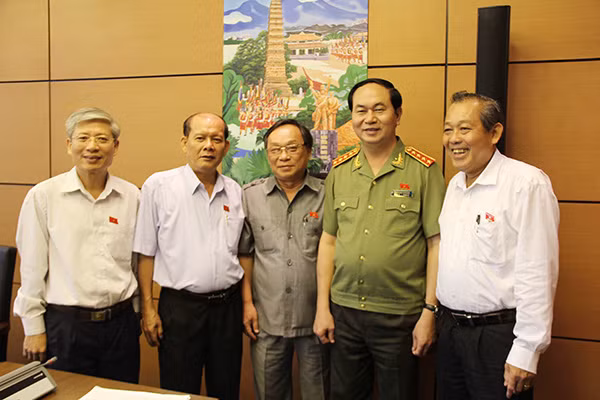 Bộ trưởng Bộ Công an Trần Đại Quang, Chánh án TAND tối cao Trương Hòa Bình và các đại biểu.