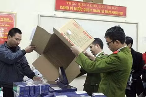 Thuốc lá nhập lậu đưa đi tiêu thụ thì bị bắt giữ.