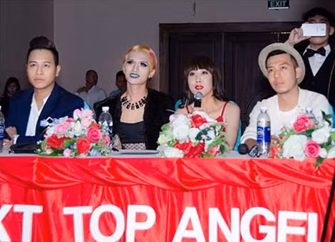 Ban giám khảo cuộc thi.