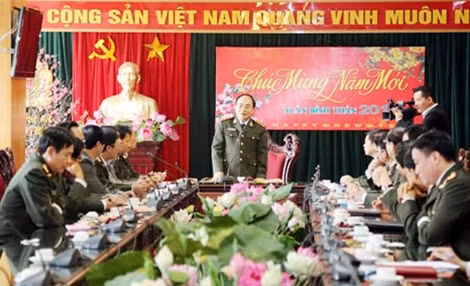 Thứ trưởng Bùi Quang Bền phát biểu tại buổi làm việc.