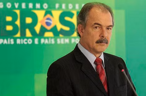 Ông Aloizio Mercadante.