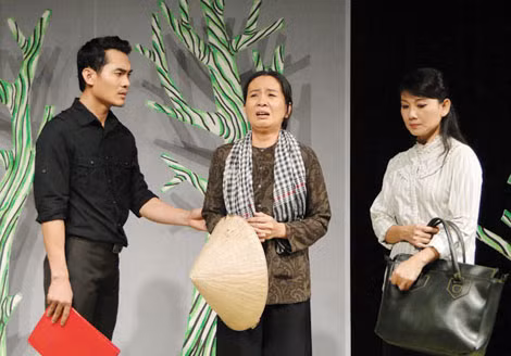 “Phía sau tội ác” - vở diễn tham gia Liên hoan của Nhà hát Kịch sân khấu nhỏ.