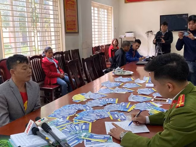 Các đối tượng bị bắt tại cơ quan Công an.