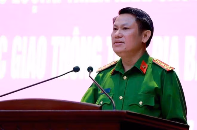 Đại tá Nguyễn Văn Viện, Phó giám đốc Công an TP Hà Nội phát biểu tại Hội nghị. Đại tá Nguyễn Văn Viện, Phó giám đốc Công an TP Hà Nội phát biểu tại Hội nghị.