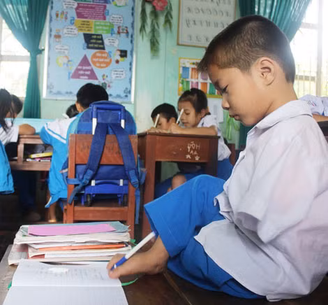 Em Hà Văn Tài đang học tại Trường Tiểu học Lê Văn Tám.