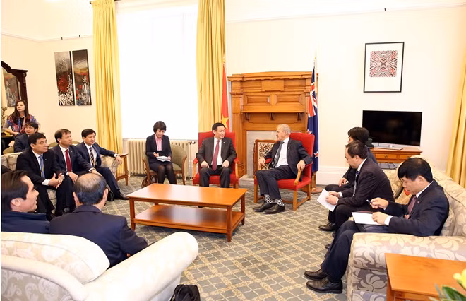 Phó Thủ tướng Vương Đình Huệ chào xã giao Chủ tịch Quốc hội New Zealand David Carter
