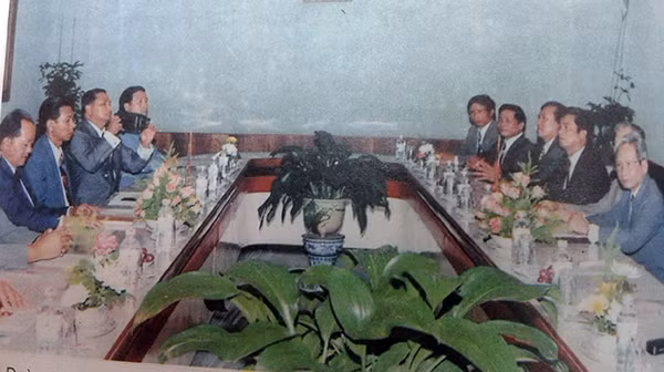 Đoàn đại biểu Bộ Nội vụ Việt Nam (nay là Bộ Công an) hội đàm với đoàn đại biểu Bộ Nội vụ Lào, tháng 5/1996. Đoàn đại biểu Bộ Nội vụ Việt Nam (nay là Bộ Công an) hội đàm với đoàn đại biểu Bộ Nội vụ Lào, tháng 5/1996.