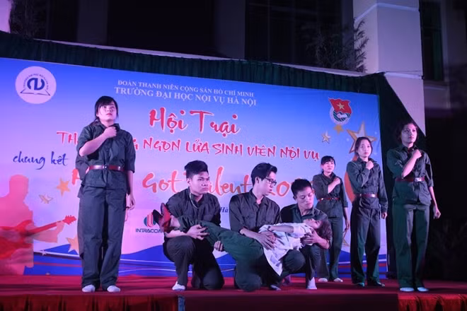 Múa Đặng Thùy Trâm – tiết mục giành giải Nhì chung cuộc.