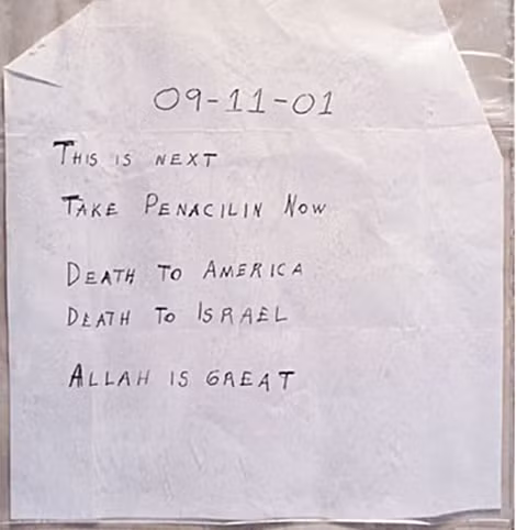 Trang giấy viết tay đe dọa nước Mỹ và Israel kèm theo lá thư chứa bệnh than được gửi cho Đài Truyền hình NBC.