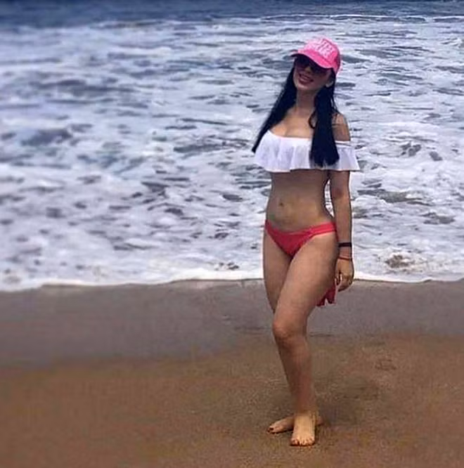 Emma Coronel thường xuyên khoe thân hình nóng bỏng. Emma Coronel thường xuyên khoe thân hình nóng bỏng.