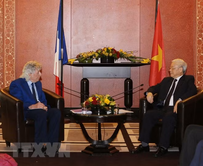 Tổng Bí thư Nguyễn Phú Trọng tiếp Chủ tịch Hội Hữu nghị Pháp-Việt Gérard Daviot. (Ảnh: Trí Dũng/TTXVN).