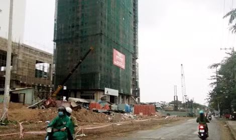 Chung cư Topaz City thời điểm đang xây dựng. Chung cư Topaz City thời điểm đang xây dựng.
