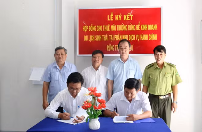 An Giang Tourimex ký kết hợp đồng với Ban Quản lý rừng phòng hộ, đặc dụng tỉnh An Giang về việc thuê phân khu dịch vụ hành chính rừng tràm Trà Sư. An Giang Tourimex ký kết hợp đồng với Ban Quản lý rừng phòng hộ, đặc dụng tỉnh An Giang về việc thuê phân khu dịch vụ hành chính rừng tràm Trà Sư.