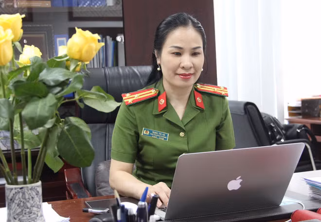 Thượng tá Trịnh Thị Hà.