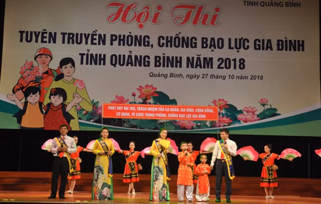 Một hội thi tuyên truyền phòng chống bạo lực gia đình.