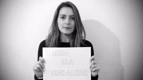Một nhóm 52 phóng viên Brazil phát động chiến dịch video gọi là #DeixaElaTrabalhar. Một nhóm 52 phóng viên Brazil phát động chiến dịch video gọi là #DeixaElaTrabalhar.