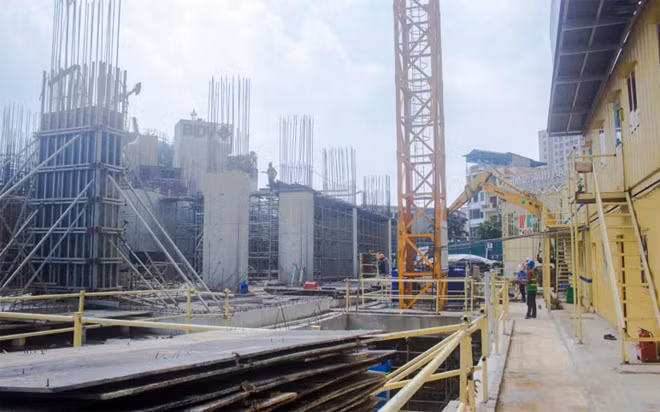 Trên công trường D’. El Dorado II, công tác thi công đang được triển khai an toàn và đảm bảo tiến độ. Trên công trường D’. El Dorado II, công tác thi công đang được triển khai an toàn và đảm bảo tiến độ.