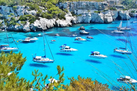 Đảo Menorca ở Tây Ban Nha, nơi có hoạt động du lịch sầm uất cùng những giá trị lịch sử vô giá.