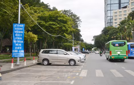 Bãi giữ xe, đậu xe trên đường Lê Lai đìu hiu sau 2 ngày áp dụng tính tiền lũy tiến theo giờ.