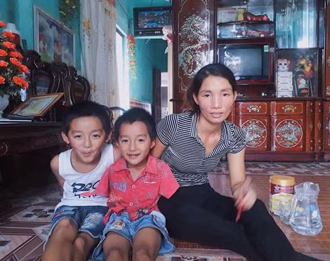 Ba mẹ con chị Tuyên.