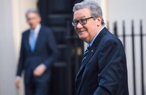 Alexander Downer được xem là một mắt xích trong đường dây tình báo của Halper nhằm tạo dựng hồ sơ về ông Trump.
