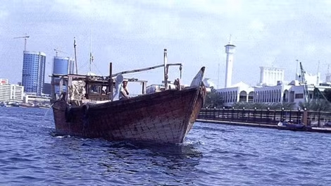 Những chiếc dhow chở heroin từ Pakistan đến bờ biển Mozambique.