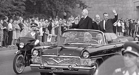 Tướng De Gaulle và Alexei Kosygin, Chủ tịch Hội đồng Bộ trưởng (Thủ tướng) Liên Xô tại Paris năm 1966.