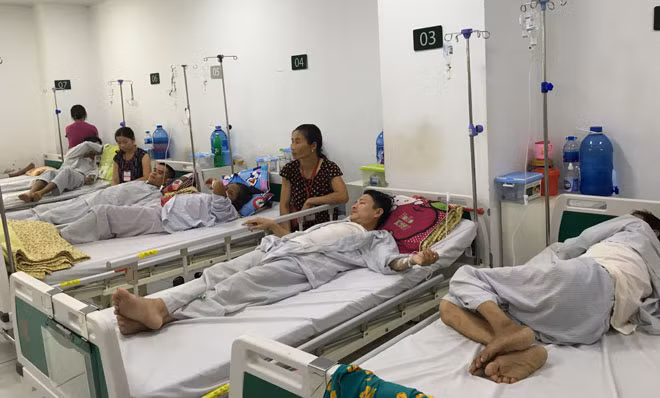 Không chỉ muốn được điều trị tốt, người bệnh còn muốn được mặc sạch.