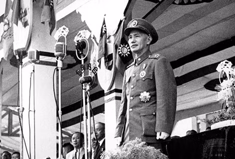 Ông Tưởng Giới Thạch trong một cuộc duyệt binh vào năm 1952.