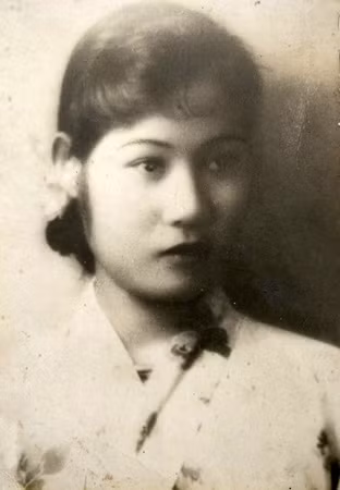 Bà Tôn Lệ Minh năm 17 tuổi.