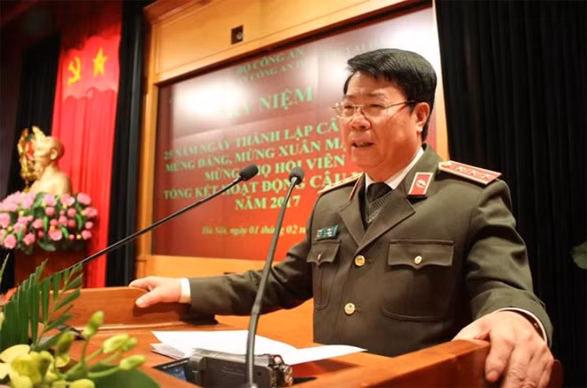 Thứ trưởng Bùi Văn Nam phát biểu tại Lễ Kỷ niệm 25 năm ngày thành lập CLB sỹ quan Công an hưu trí Bộ Công an tại Hà Nội.