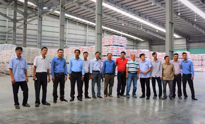 Đại biểu tham quan Nhà máy Sao Mai Super Feed. Đại biểu tham quan Nhà máy Sao Mai Super Feed.