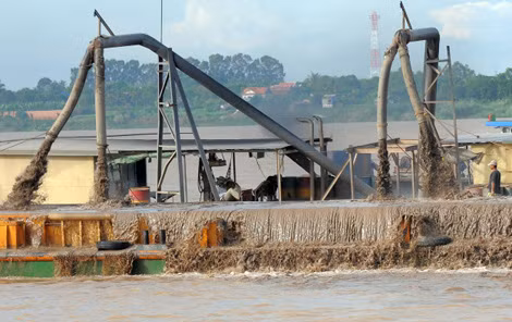 Một điểm khai thác cát lậu ở Malaysia.