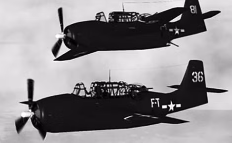 2 trong 5 chiếc Avenger số hiệu 36 và 81 trong một lần bay huấn luyện.