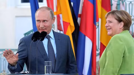 Ông Putin và bà Merkel họp báo sau khi kết thúc hội đàm. Ông Putin và bà Merkel họp báo sau khi kết thúc hội đàm.