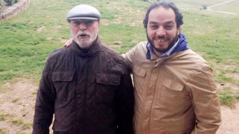 Ali Dabaiba (trái) và con trai Osama. Ali Dabaiba (trái) và con trai Osama.
