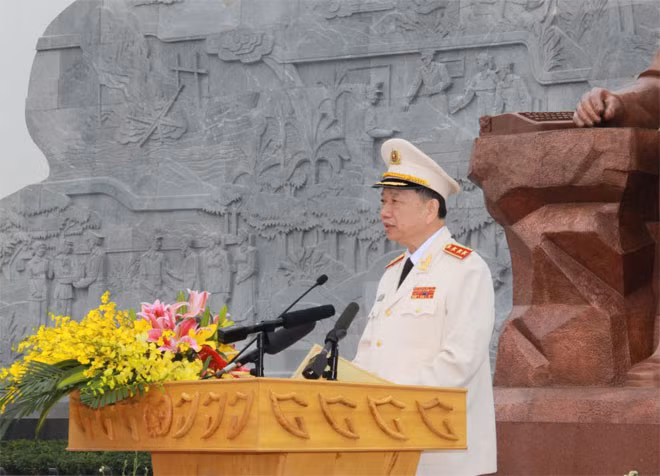 Thượng tướng Tô Lâm, Bộ trưởng Bộ Công an trình bày diễn văn tại Lễ kỷ niệm.