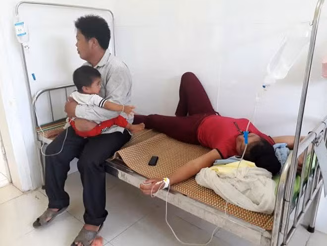 Số lượng bệnh nhân nhập viện do ngộ độc lên tới 141 và có xu hướng tiếp tục tăng. Ảnh phapluatplus